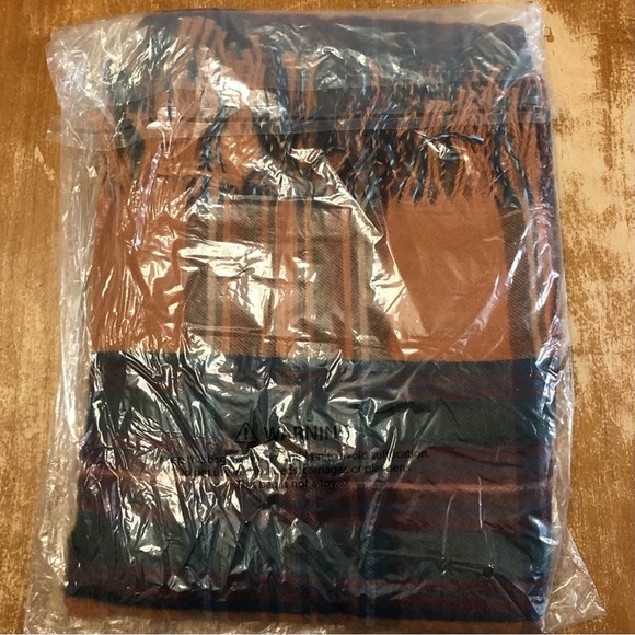 Ruggine Bohemian Soft Plaid Ruana Fringe Accent Poncho NWT Amberglow - Picture 12 of 14